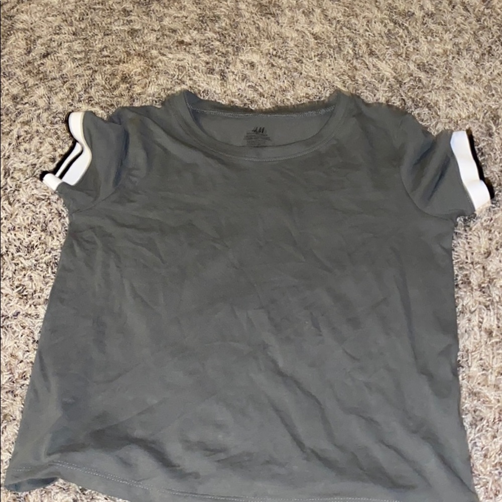 olive green cropped tee